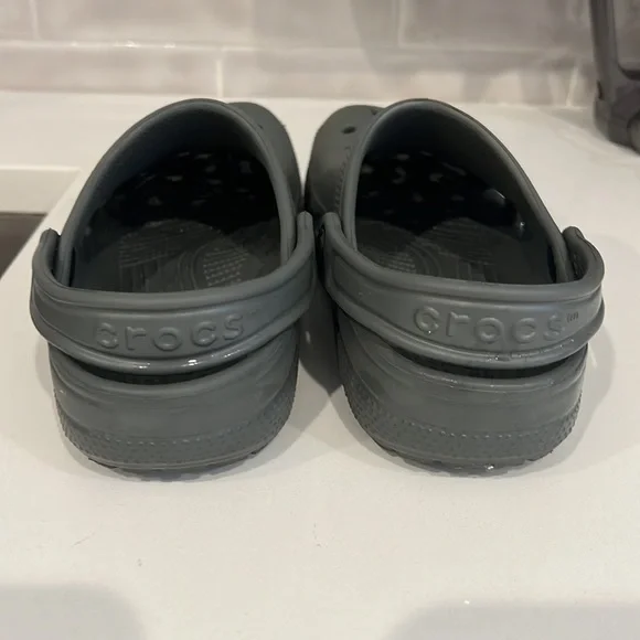 GUC Kids Grey Crocs - Picture 3 of 10